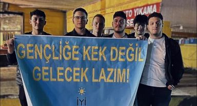 İYİ Partili Gençlerden Kurt'a pankartlı gönderme