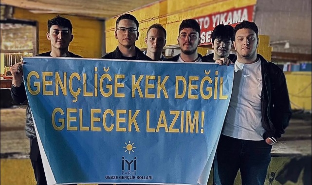 İYİ Partili Gençlerden Kurt'a pankartlı gönderme
