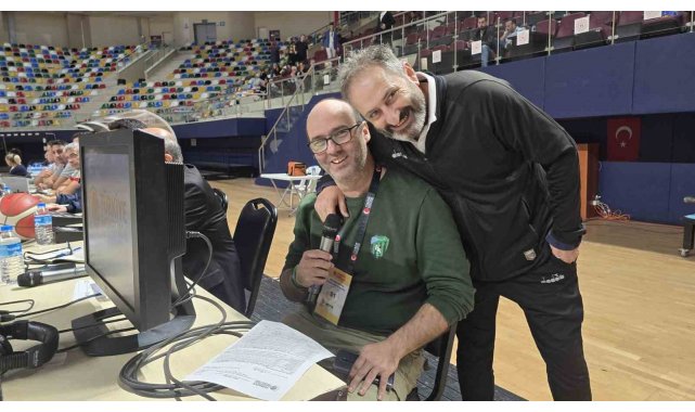 Kadınlar Basketbol Süper Ligi maçında anonsçu olmayınca görev gazeteciye düştü