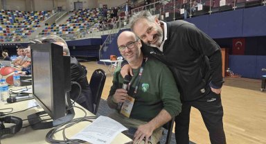 Kadınlar Basketbol Süper Ligi maçında anonsçu olmayınca görev gazeteciye düştü