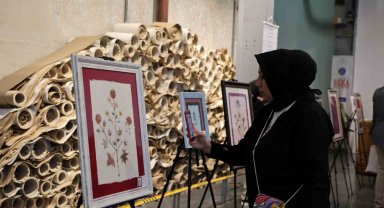 Kağıtta açan çiçekler sergisi açıldı