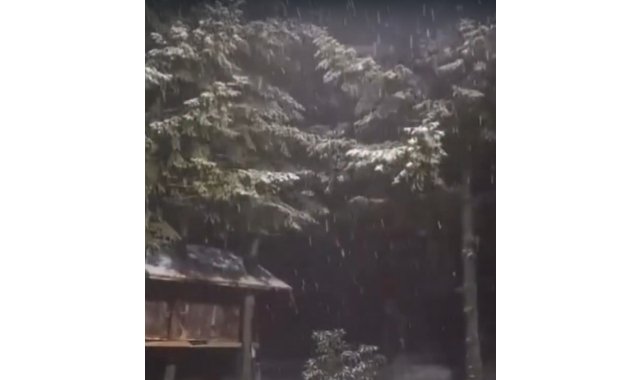 Kartepe'ye mevsimin ilk karı düştü