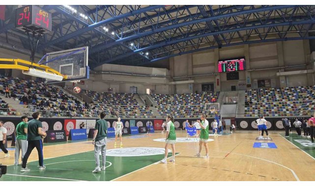 Kocaeli Kadın Basketbol - Dardanel Çanakkale Belediyespor maçı yarım saate yakın durdu