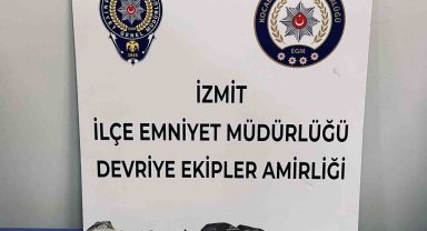 Polisin şüphe üzerine durdurduğu şahısların üzerinden uyuşturucu çıktı