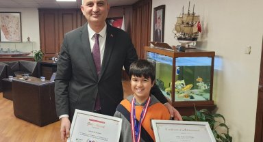 İlkokul öğrencisi, matematik olimpiyatlarında 3 altın madalya kazandı