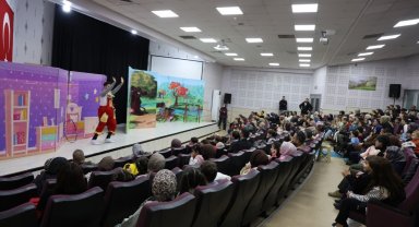 Kartepe'de çocuklara "Küçük Cesaretler Kulübü" oyunu sahnelendi