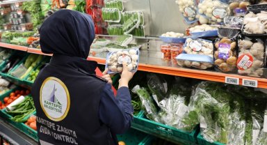 Kartepe'de marketlerde fahiş fiyat ve etiket denetimi yapıldı