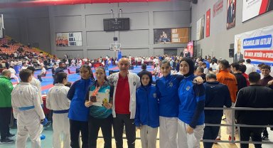 Kartepeli karateciler İstanbul'da kürsüye çıktı