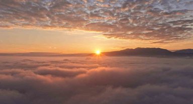 Kocaeli'de sis bulutları arasında kartpostallık görüntüler