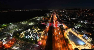 Kocaeli'nin sosyal yaşam alanları gece ışıklarıyla renkleniyor