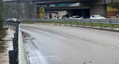 Yağışlı havada bariyere çarpan motosikletin sürücüsü hayatını kaybetti