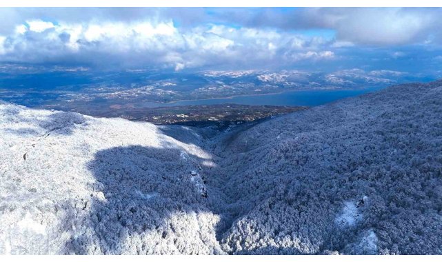 Beyaz, mavi ve yeşil birleşti: Eşsiz manzara mest etti