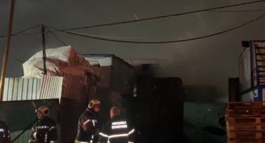 Kocaeli'de palet deposunda yangın