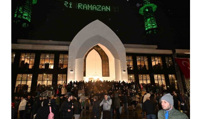 3 bin kişilik cami ilk teravihle hizmete girdi