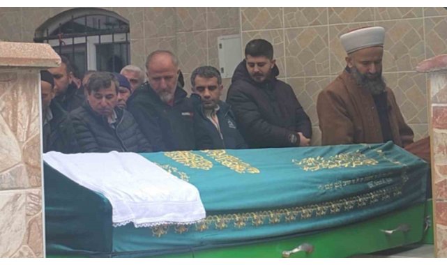 Ankara'da aile katliamı yapan ve intihar eden şahıs ile annesi Gebze'de defnedildi
