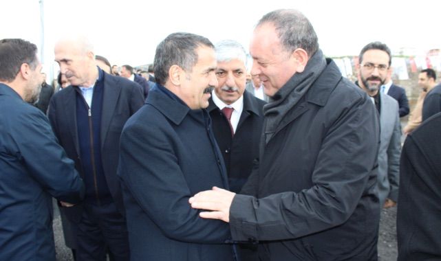 AYHAN KILIÇ'A AÇILIŞTA YOĞUN VE DİKKAT ÇEKEN İLGİ