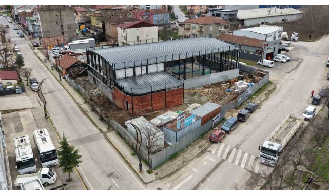 Başiskele'de kapalı spor salonu inşaatı yükseliyor