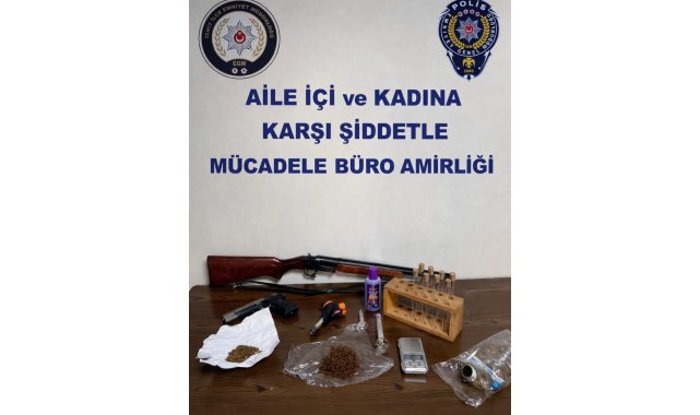 Çok sayıda suç kaydı bulunan şüphelinin evinden silah ve uyuşturucu çıktı