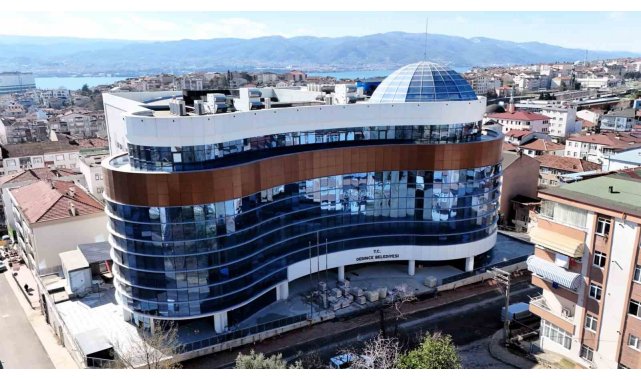 Derince'nin yeni hizmet binasında son rötuşlar yapılıyor