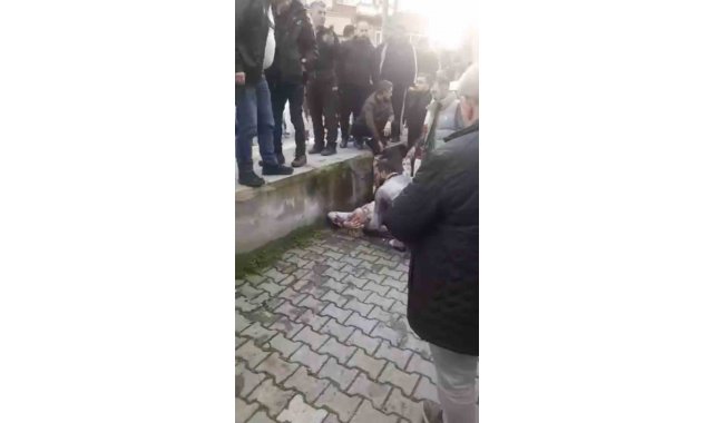 Dükkanının önünde uğradığı silahlı saldırıda yaralandı