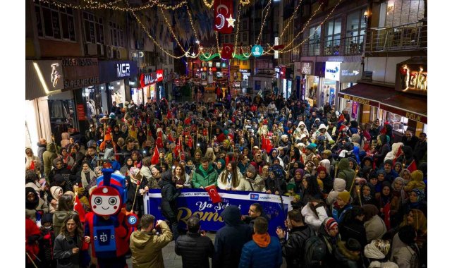 Gebze'de Ramazan ayı fener alayı yürüyüşüyle karşılandı