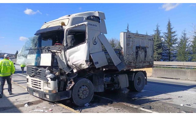 Kazadan kaçarken tırlar çarpıştı, biri makasladı: 1 yaralı