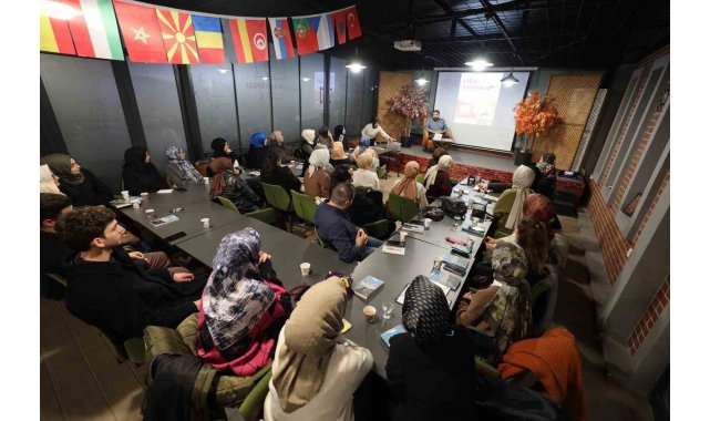 Kitaphane'de Doğu Türkistan konuşuldu