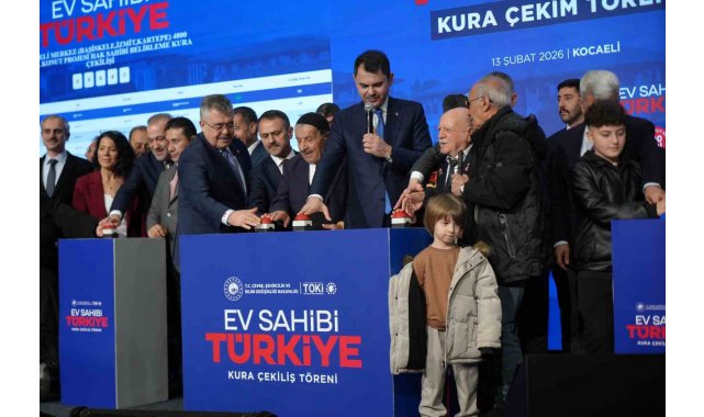 Kocaeli'de 10 bin 340 sosyal konutun kura çekimi Bakan Kurum'un katılımıyla yapıldı