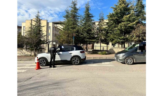 Kocaeli'de güvenli okul denetiminde aranan şahıs yakalandı