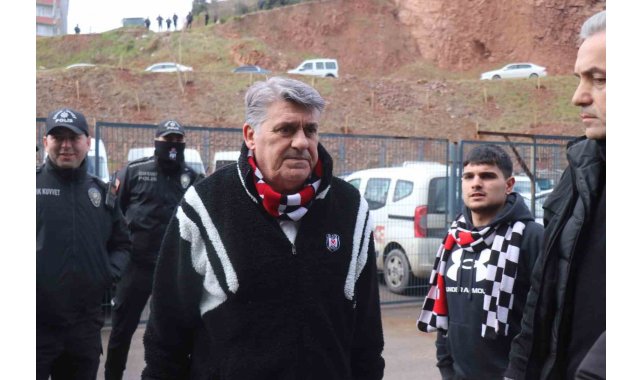 Serdar Adalı taraftarla birlikte maça geldi