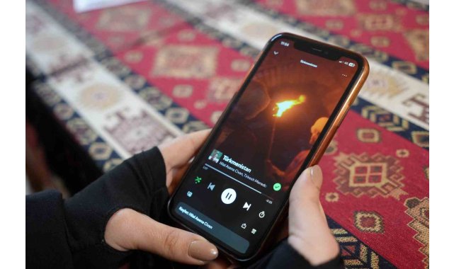 Söz yazarı genç kadının Türkmenistan'a uzanan telif takibi