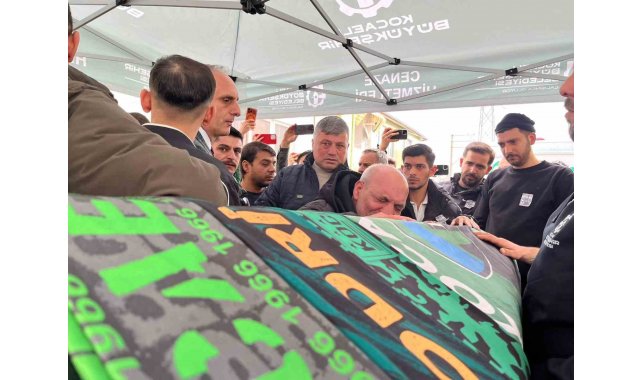 Tribünden düşerek ölen taraftarın babasından yürek yakan feryat