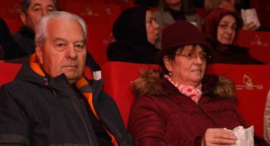 Yarım asırlık çiftler sinemada buluştu