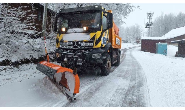 Zirvelerde kar etkili oldu: 630 personel sahada