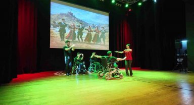 7 ay süren emek, tekerlekli sandalyeli bireylerin dansıyla sahneye taşındı