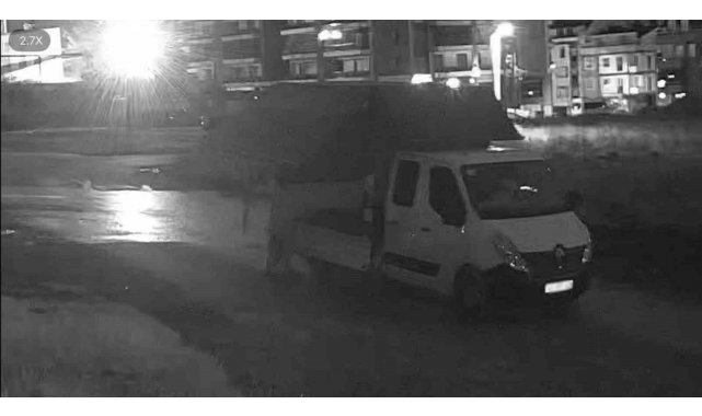 Atığını sokağa atan sürücüye fotokapan takibi