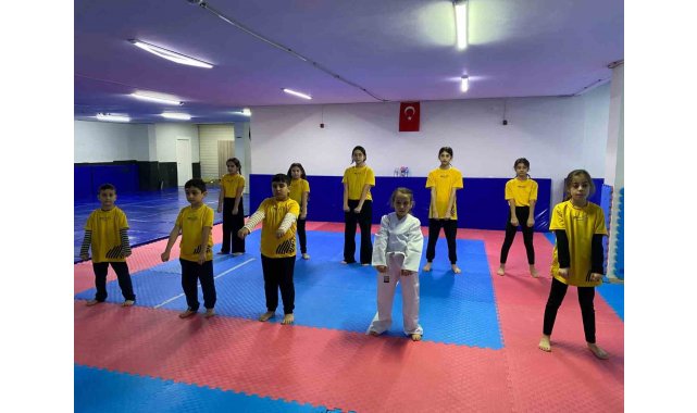 Başiskele'de kış spor okulları 9 branşta eğitimlerini sürdürüyor