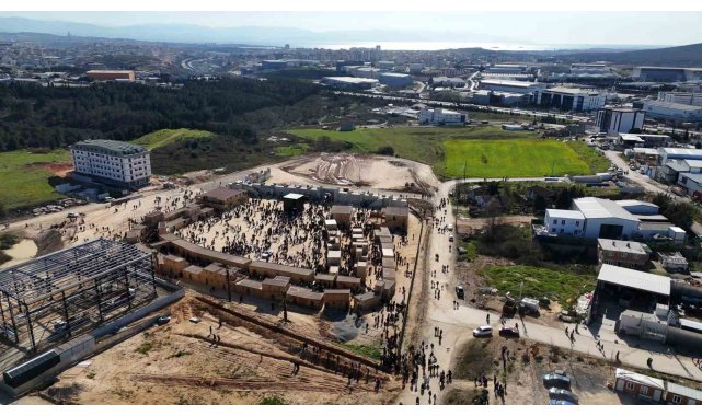 Çayırova Mekke Film Platosu, ziyaretçi akınına uğradı