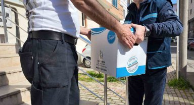 Çayırova'da ihtiyaç sahibi ailelere gıda kolisi dağıtılıyor