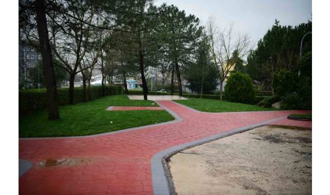 Çayırova'da yeşil alanlarda revizyon mesaisi