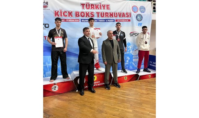 Çayırovalı kick boksçular Diyarbakır'dan 2 madalyayla döndü