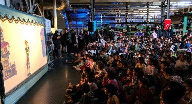 Çocuklar geleneksel gölge gösterisi ile eğlenceli anlar yaşadı