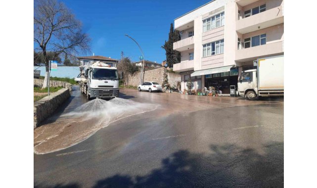 Dilovası'nda cadde ve pazar yerlerinde Ramazan ayı temizliği
