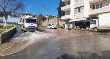 Dilovası'nda cadde ve pazar yerlerinde Ramazan ayı temizliği