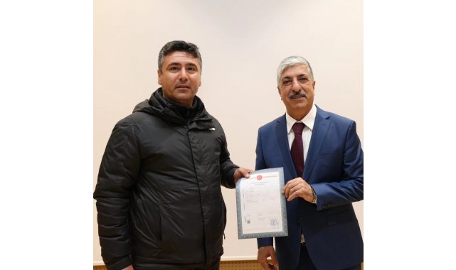 Dilovası'nda imar sorunu çözülen 423 vatandaşa tapuları dağıtıldı