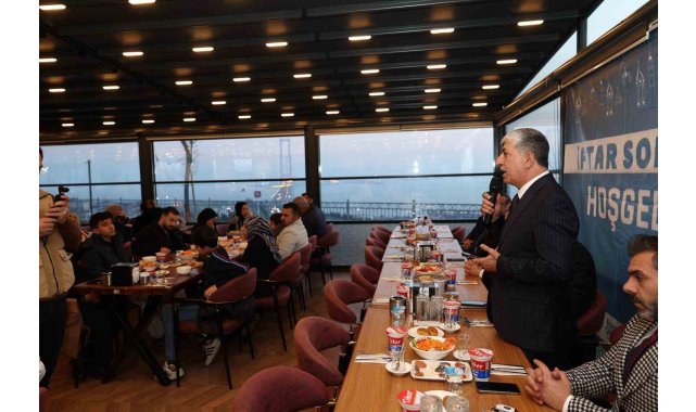 Dilovası'nda yetim ve öksüz aileleri için iftar programı düzenlendi