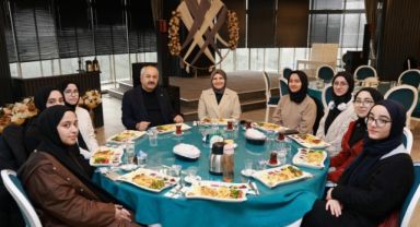 EĞİTİME GÜÇ, GENÇLİĞE DESTEK: BÜYÜKGÖZ ÖĞRENCİLERLE AYNI MASADA