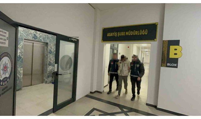 İçinde altın bulunan çelik kasayı çaldı, polis evinde yakaladı