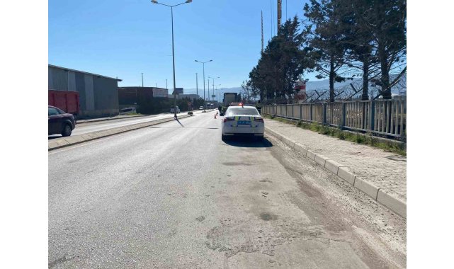 İki tırın arasında feci ölüm