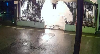 Kafeyi kundaklayıp kaçtı: O anlar kamerada